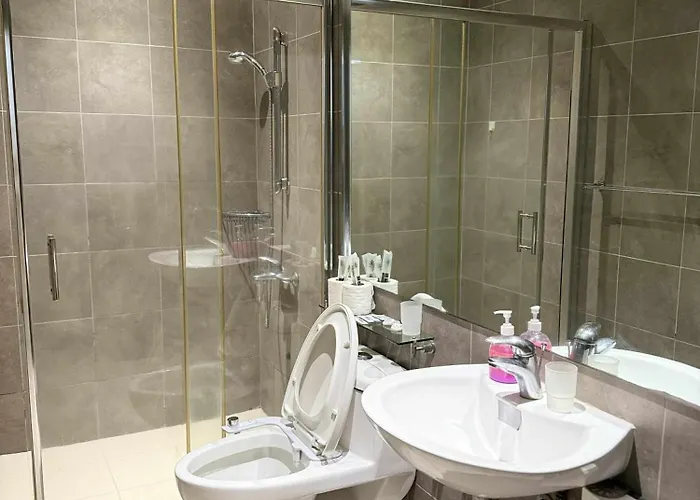 旅馆 The Gramercy Residences - 2 Bedroom With Balcony *